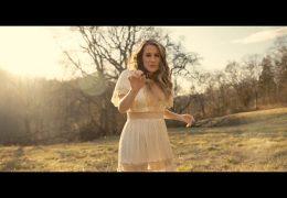 Caitlyn Smith – Dreamin’s Free